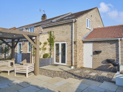 Garden pergola installers near Chertsey